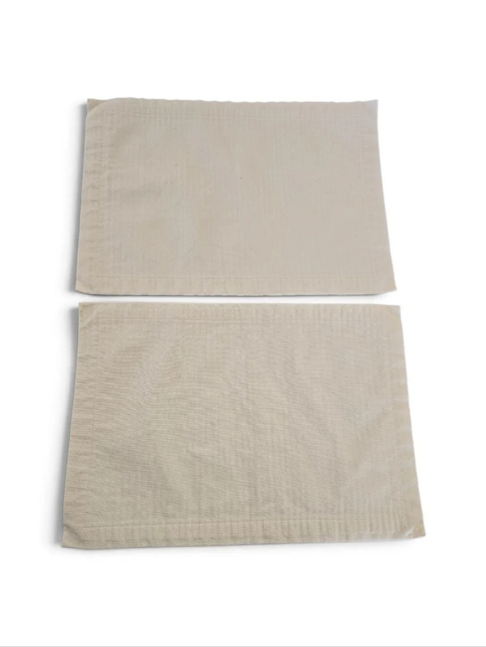 N/A pleated cream